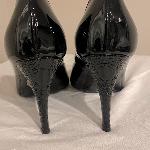 Sexy paten leather black heels, brand new with tags, Check out the unique heels! - Picture 4 of 4